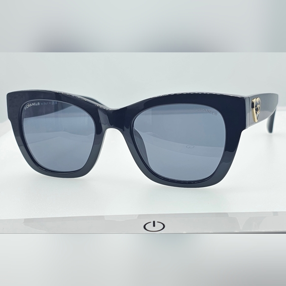 CHANEL Ref.5478 C501/S4, BLACK SUNGLASSES CHANEL HEART LOGO - Picture 6 of 15